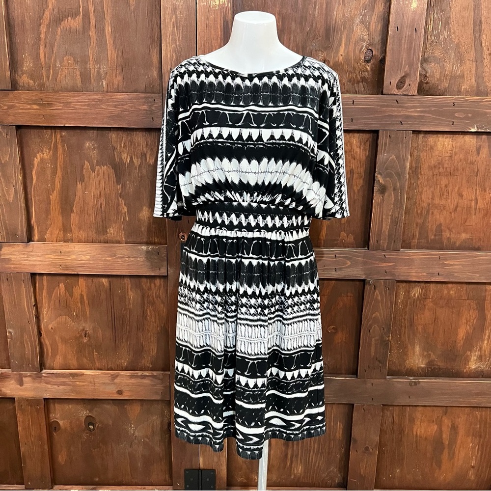 Avenue Black and White Geometric Midi Dress - Picture 1 of 5
